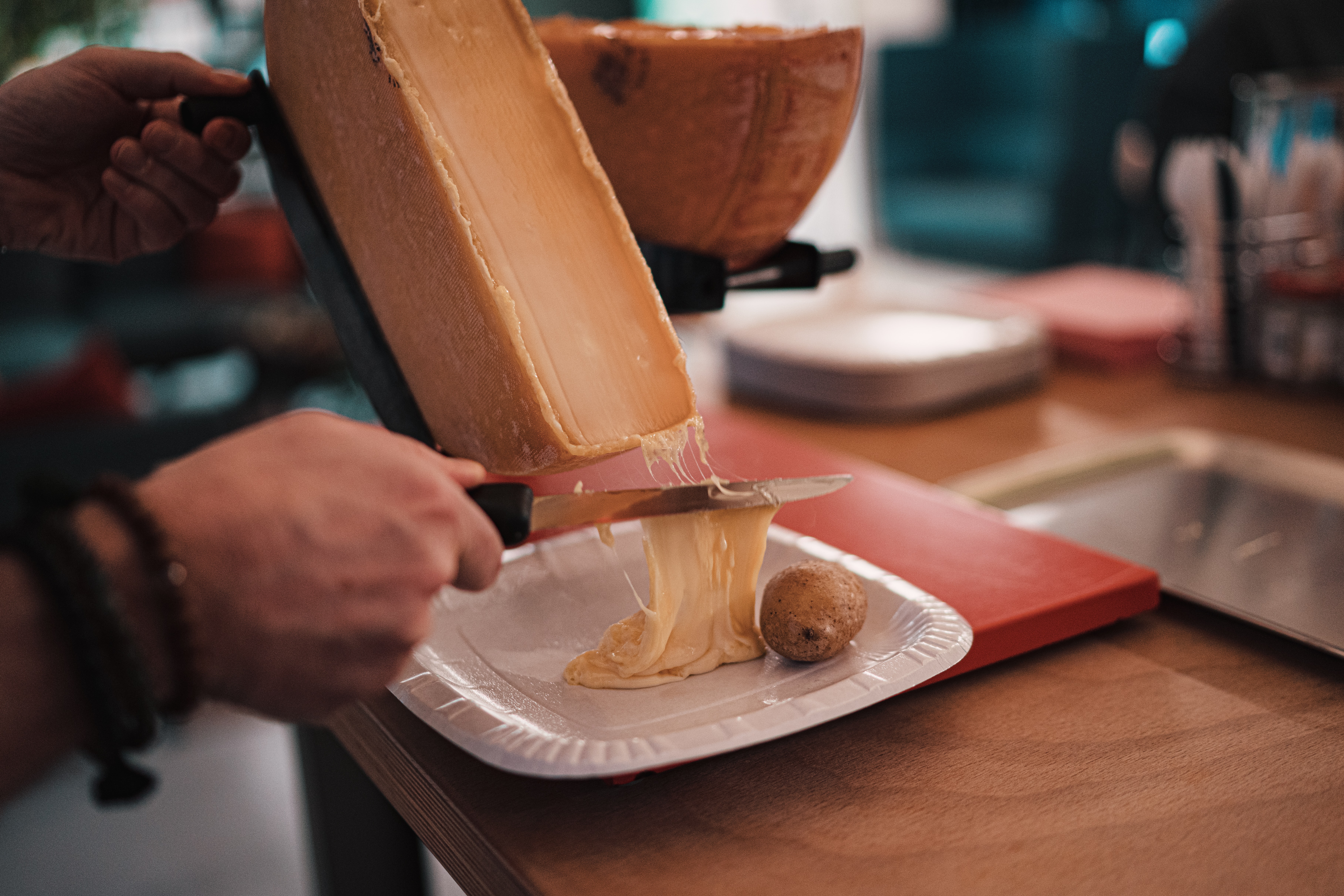 Les 10 règles de la raclette + toutes les réponses aux questions qu'on se  pose - Cuisine Actuelle