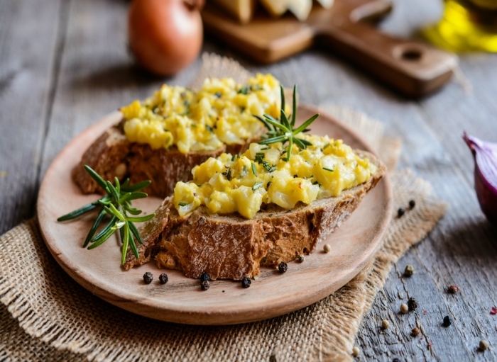 Oeufs brouillés à la Tomme