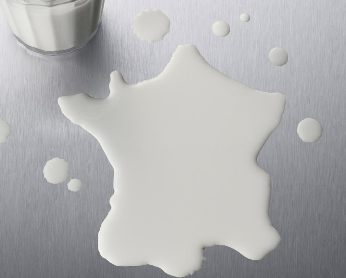 Lait versé en forme de France